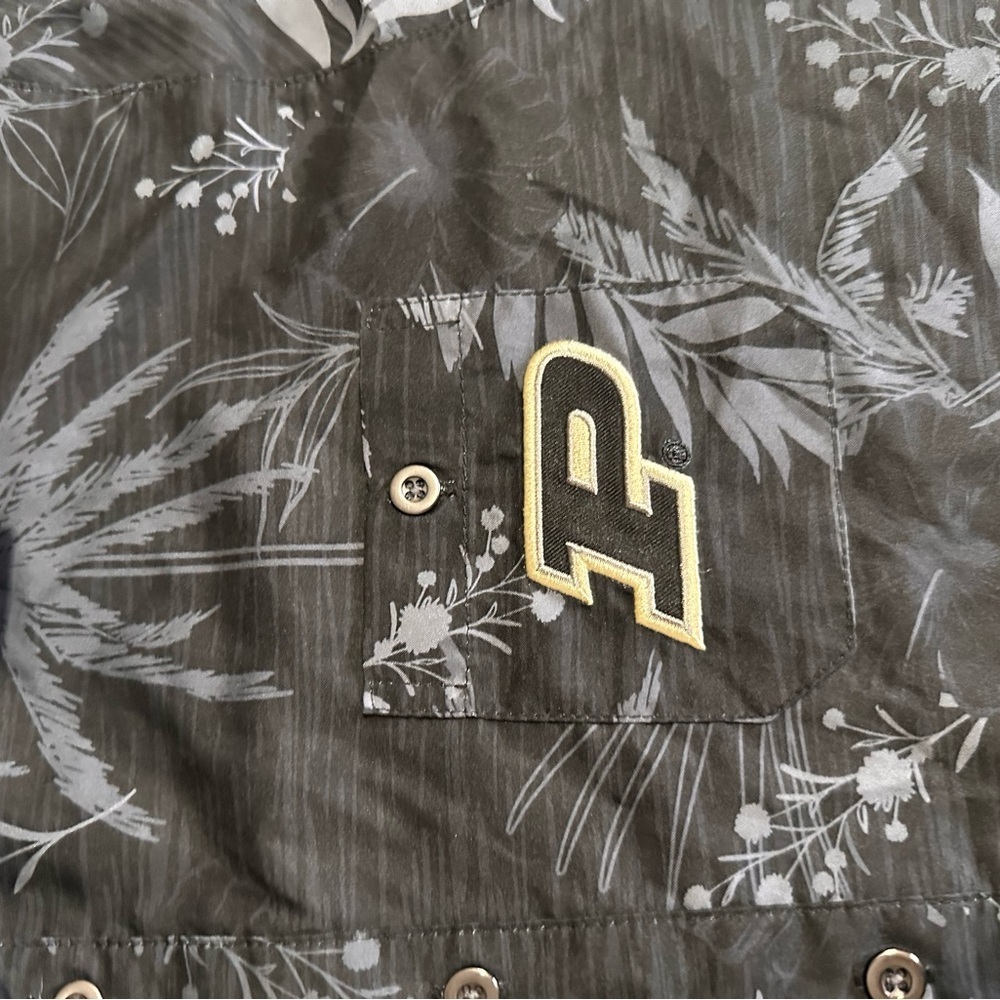 Purdue Boilermakers Colosseum Hawaiian Shirt Mens Medium Button Up Performance - Picture 4 of 9